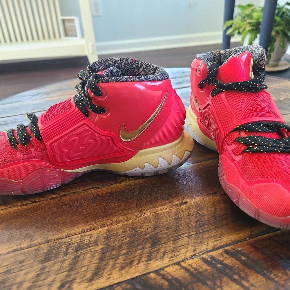 Nike Kyrie 6 boys size 5